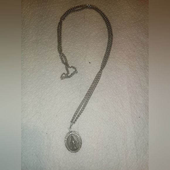 Jewelry - Silver Pendant Mary Necklace